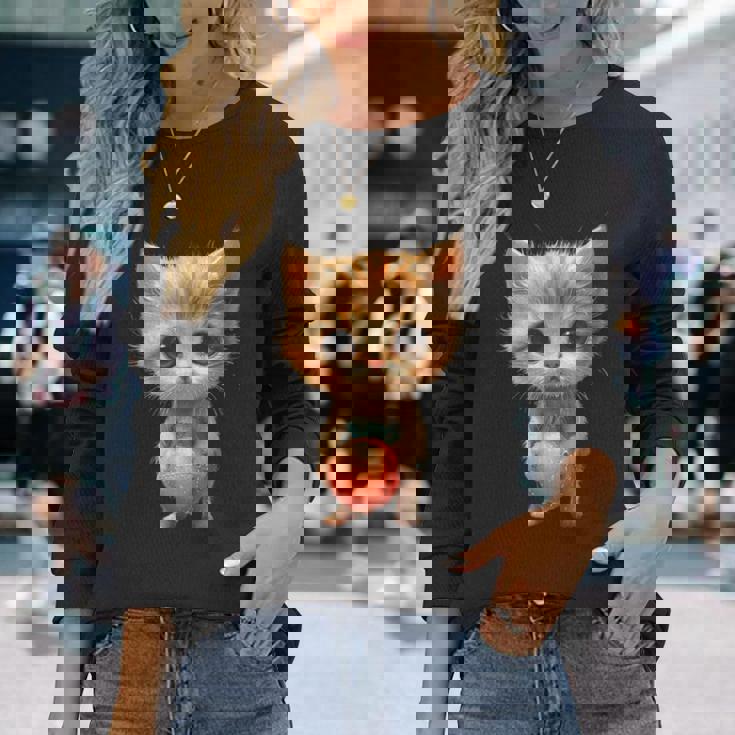 子猫、茶トラ、かわいい、おもしろい、癒し、ビーチ、ボール、砂浜、夏、海、ビーチボール、可愛い 長袖Tシャツ 彼女への贈り物