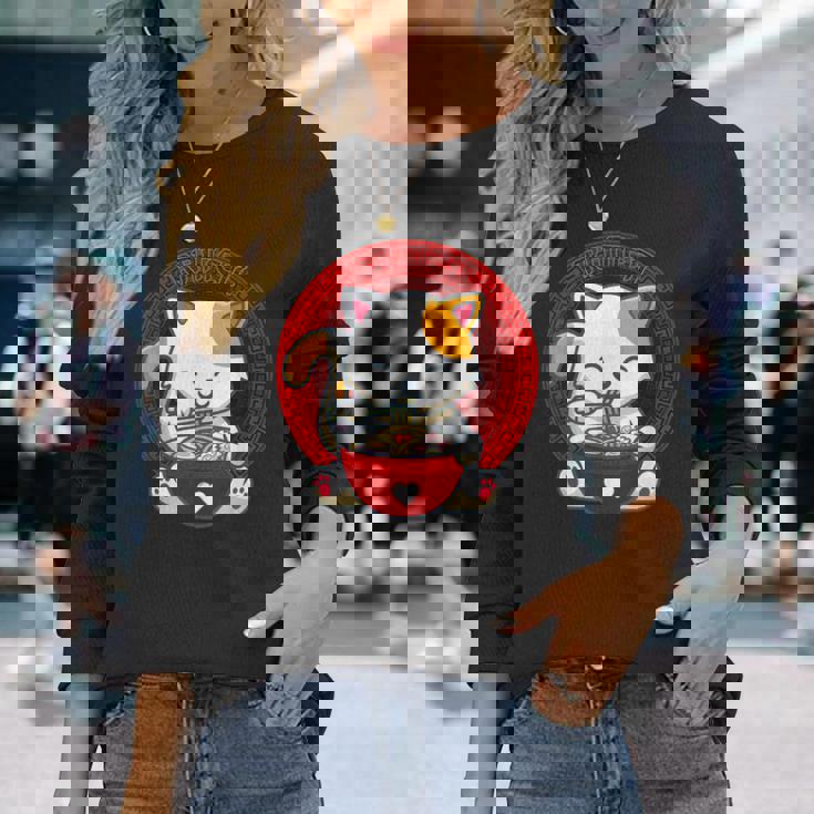 日本のカワイイ アニメ 猫 麺丼 猫 ラーメンを食べる 長袖Tシャツ 彼女への贈り物