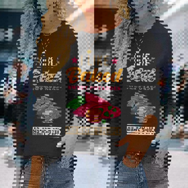 焼き芋が好きで、3人で面白いじゃがいも 長袖Tシャツ 彼女への贈り物