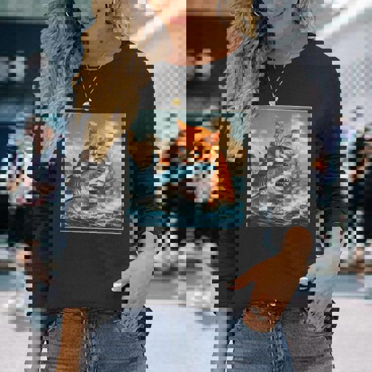 猫のサメ、面白い猫がサメを噛むサメ、サメと猫 長袖Tシャツ 彼女への贈り物