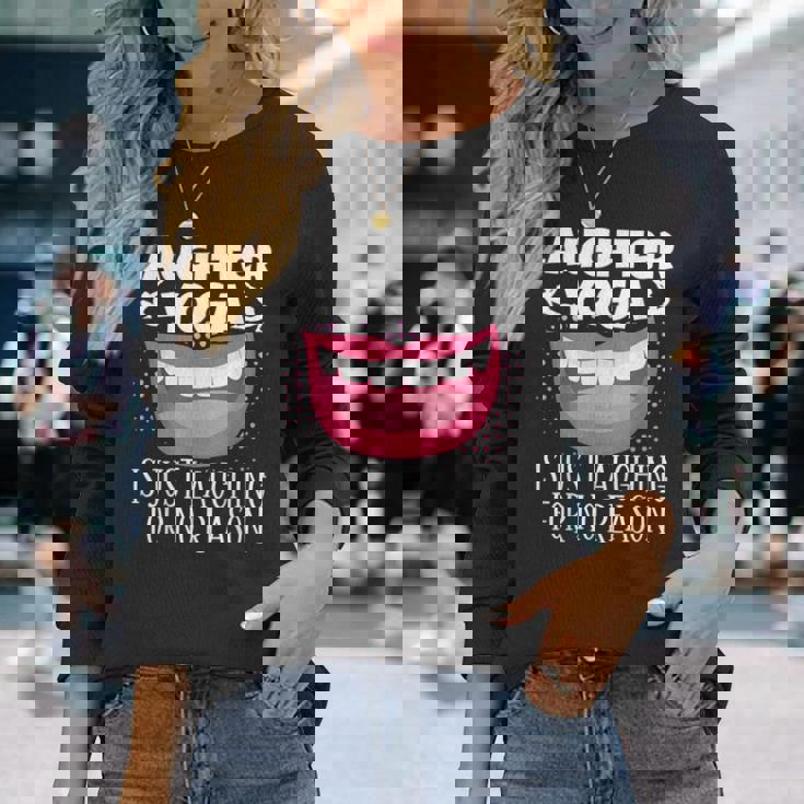 笑いヨガは理由もなくただ笑うだけの瞑想 長袖Tシャツ 彼女への贈り物