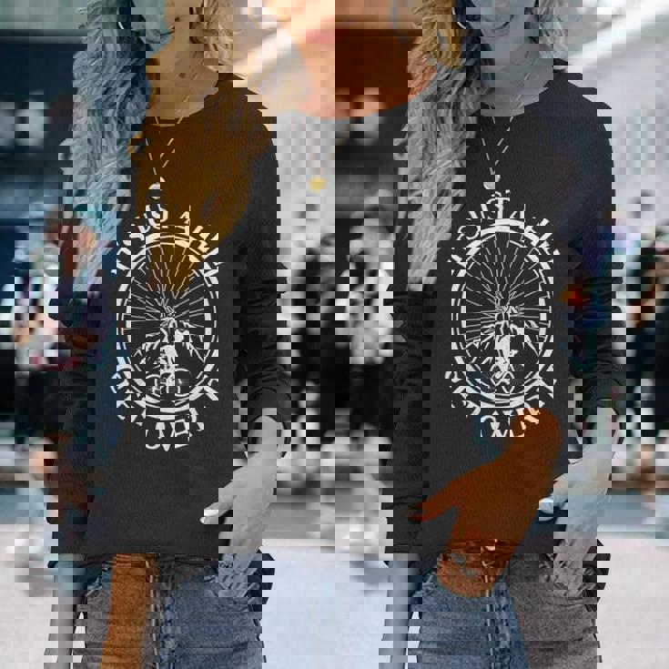 面白いロードバイク サイクリング It's Just A Hill Get Over It 長袖Tシャツ 彼女への贈り物