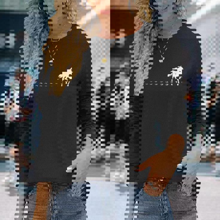 馬の線路、馬蹄、乗馬。 長袖Tシャツ 彼女への贈り物