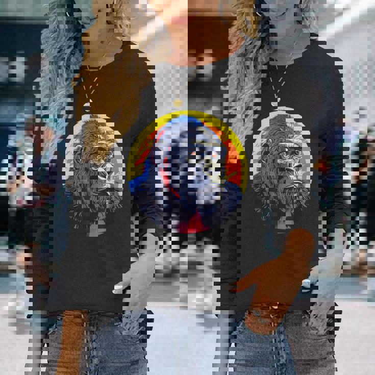 鮮やかなゴリラのイラスト、大胆な色。 長袖Tシャツ 彼女への贈り物