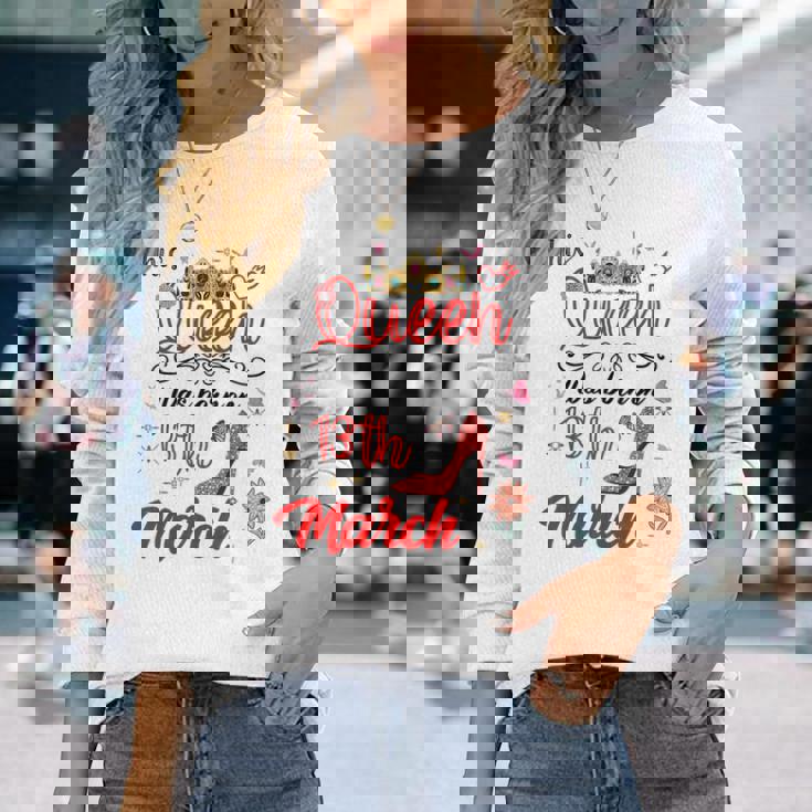 3月13日 誕生日 この女王は3月13日に生まれました 長袖Tシャツ 彼女への贈り物