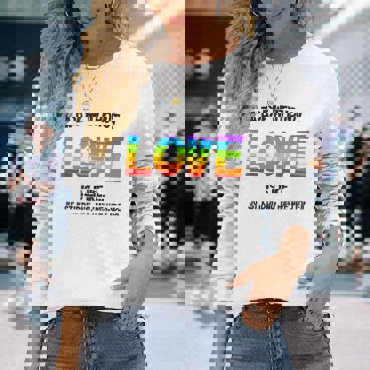 Celebrating Love Lgbtq ゲイプライドグッズ レズビアンレインボー 長袖Tシャツ 彼女への贈り物