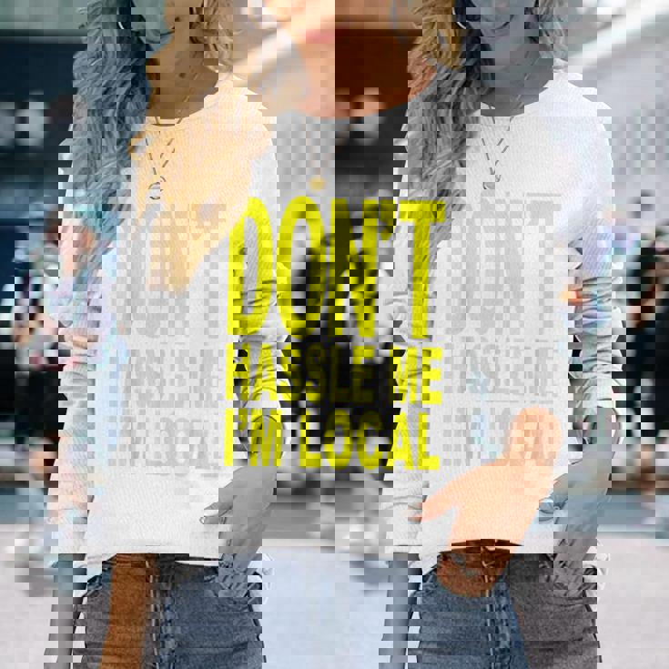 Don't Hassle Me I'm Local Fromurf ドキュメンタリー映画 長袖Tシャツ 彼女への贈り物