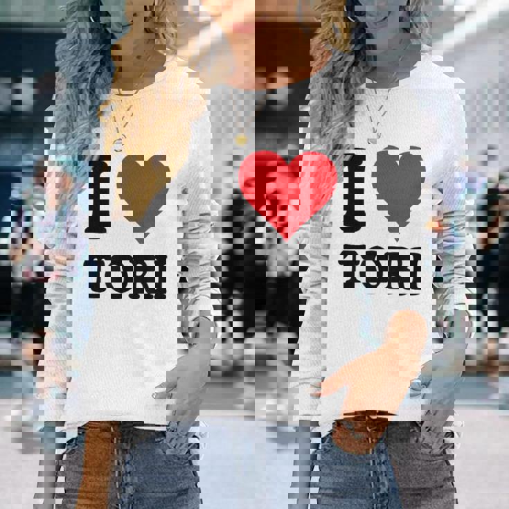 I Heart Tori ファーストネーム I Love パーソナライズ 長袖Tシャツ 彼女への贈り物