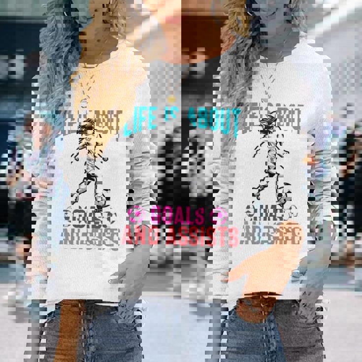 Life's About Goals And Assists サッカー 面白いサッカー選手 長袖Tシャツ 彼女への贈り物