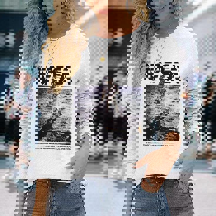 Nasaアポロ11号の月面宇宙飛行士の有名なワームロゴ 長袖Tシャツ 彼女への贈り物