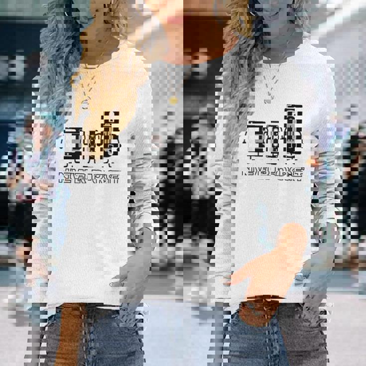 Never Forget カセットテープhs ゲーマー オールドスクール 面白い 長袖Tシャツ 彼女への贈り物