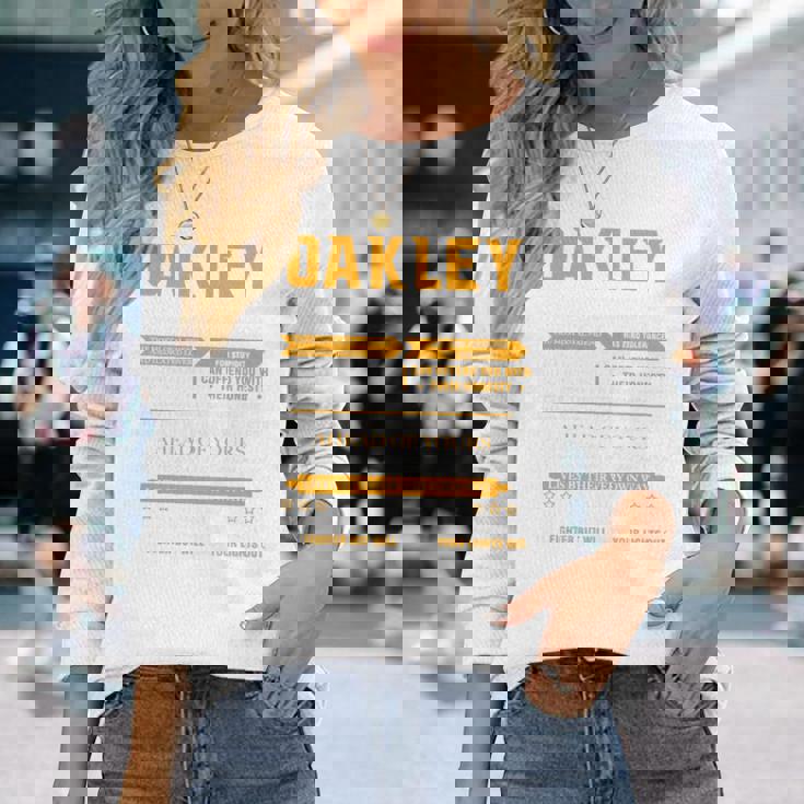 Oakleyオークリー 完全訳不明なネームシャツ フロントプリント 1Kana 長袖tシャツ 長袖Tシャツ 彼女への贈り物