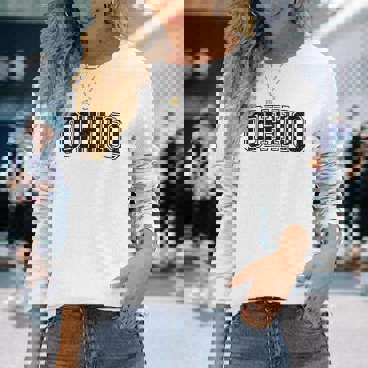 Ohio バーシティスタイル テキスト フラッグ スポーツ アスレチック ジャージスタイル 長袖Tシャツ 彼女への贈り物