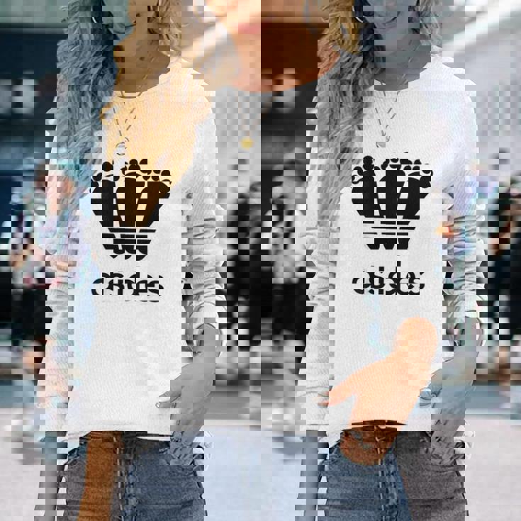 【バックプリント・背中側】アシデス Asides 足です。【変なデザイン屋さん】スポーツ ブランド パロディ 面白 長袖Tシャツ 彼女への贈り物