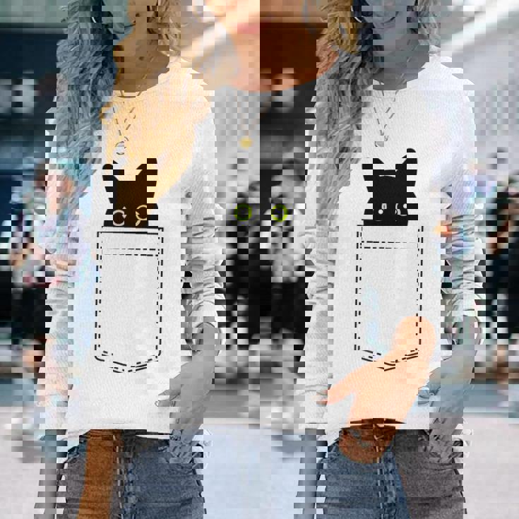 【ポケットから覗くネコ】黒猫 にゃんこ 猫好き 猫 可愛い ネコ 子猫 ネコ好き 面白い 変な 遊び心 ネタ ウケ狙い 長袖Tシャツ 彼女への贈り物