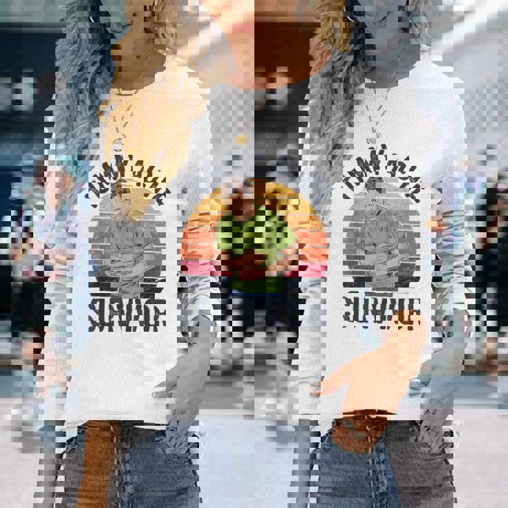 おなかが痛い 長袖Tシャツ 彼女への贈り物