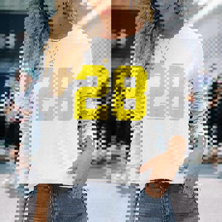 イエローナンバー28 背面 スポーツチーム ジャージ番号 長袖Tシャツ 彼女への贈り物