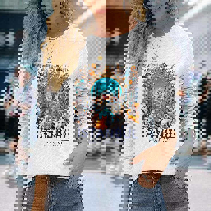 イスタンブール、トルコ 猫の街 Istanbul Turkey City Of Cats 長袖Tシャツ 彼女への贈り物