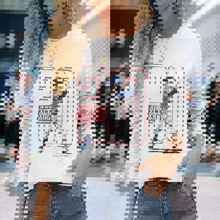 カイル・タッカー 長袖Tシャツ 彼女への贈り物