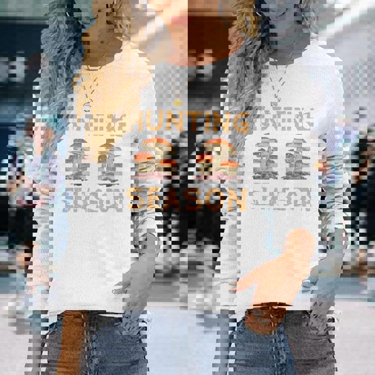 キノコ狩りの季節 長袖tシャツ 長袖Tシャツ 彼女への贈り物