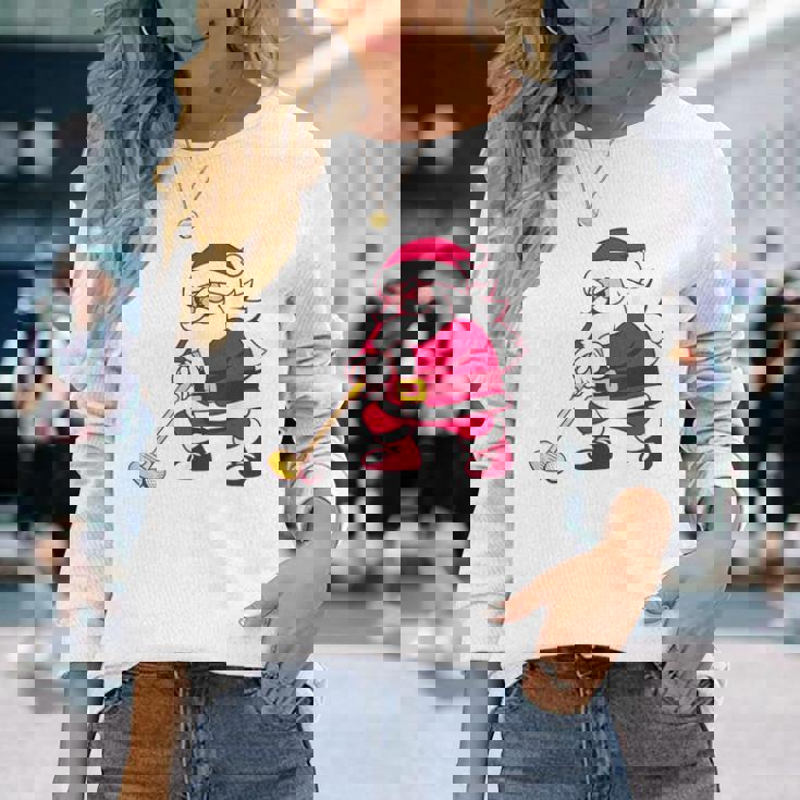 ゴルフをする面白い醜いクリスマスサンタ。 長袖Tシャツ 彼女への贈り物