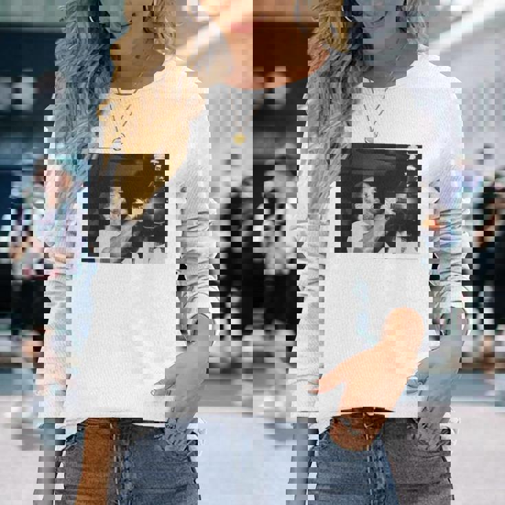 ジョー・フレイジャーが2度目のムハンマド・アリボクシングファイトに備える 長袖Tシャツ 彼女への贈り物