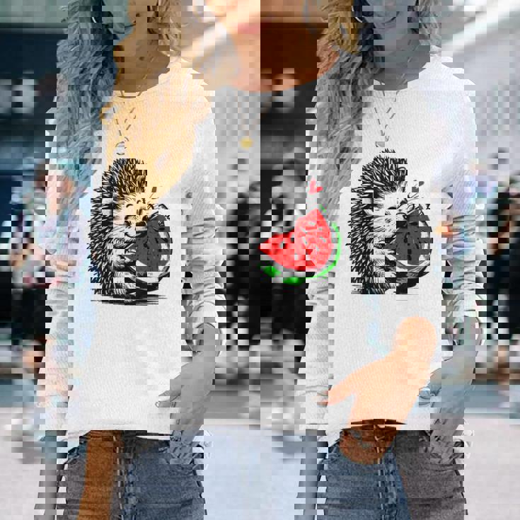 スイカの誕生日を食べるキュートで愛らしいハリネズミ 長袖Tシャツ 彼女への贈り物