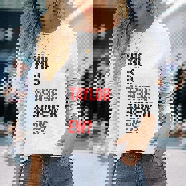 テイラー・ユーテイラーって誰？とにかく面白い 長袖Tシャツ 彼女への贈り物