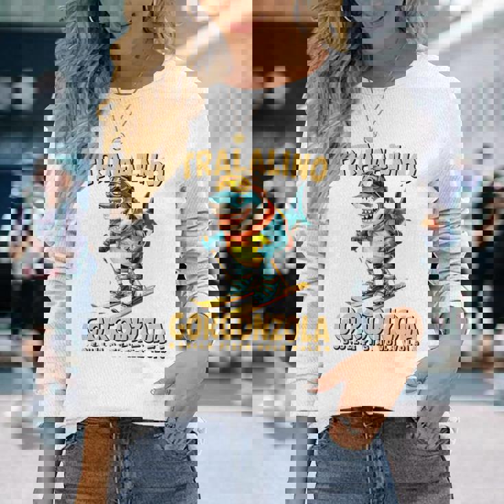 トララリーノ・ゴルゴンゾーラ – トララレロチーズミッションのスキーシャーク。 長袖tシャツ 長袖Tシャツ 彼女への贈り物