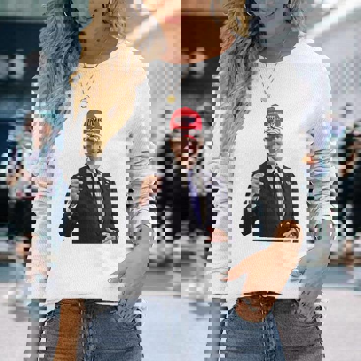 トランプの帽子をかぶったバイデンの陽気なグラフィック 長袖tシャツ 長袖Tシャツ 彼女への贈り物