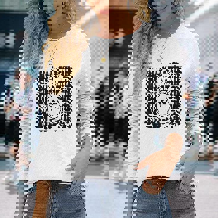 バニー ベイブ イースター サンデー レトロ グルービー 春 長袖Tシャツ 彼女への贈り物