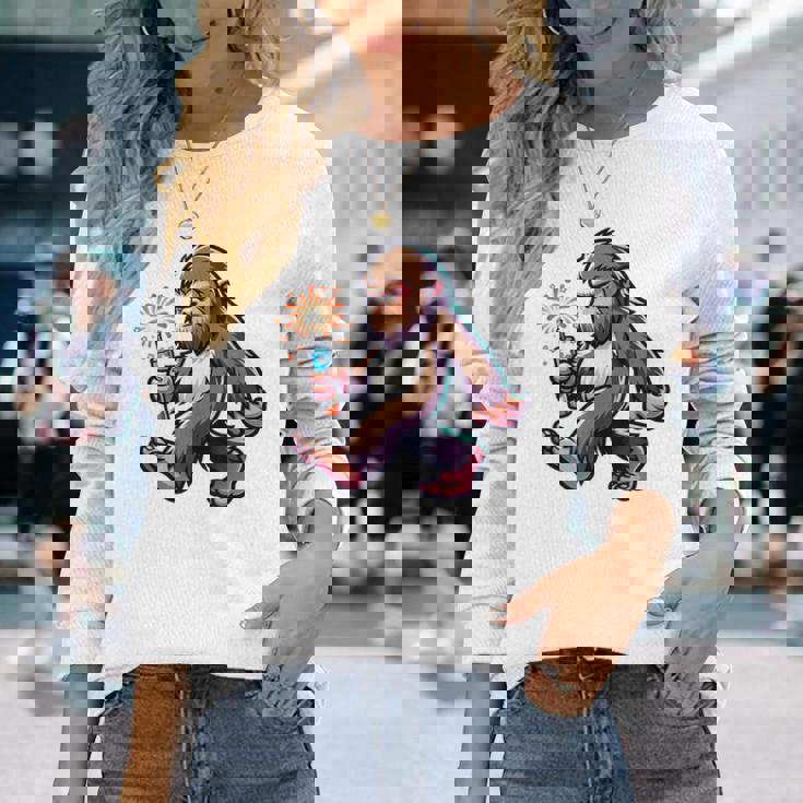 ビッグフット 7月4日 花火 愛国的なアメリカ国旗 サスカッチ 長袖Tシャツ 彼女への贈り物