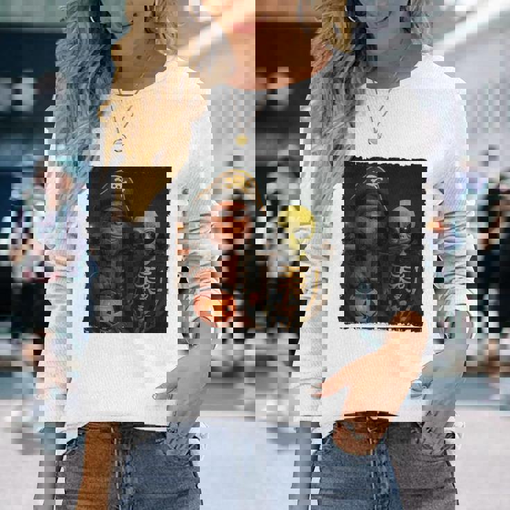 ビッグフットエイリアン 面白い ハロウィン トリック ドア カメラビュー 長袖Tシャツ 彼女への贈り物