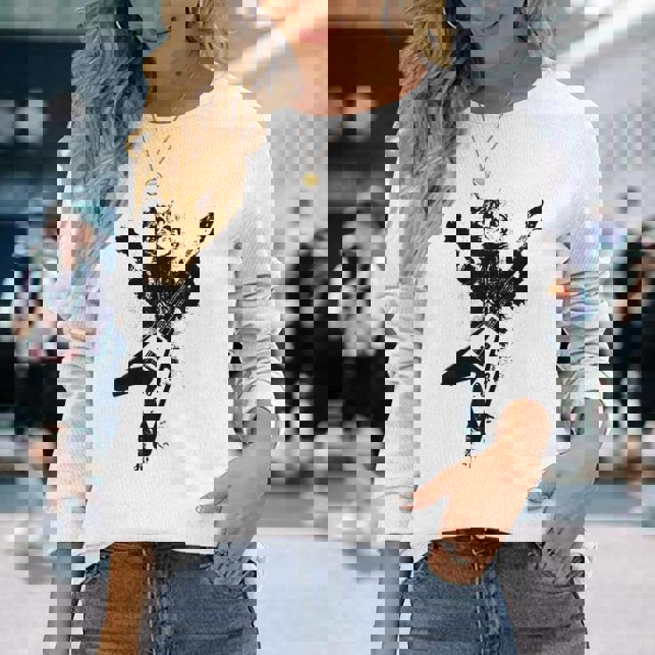 フライングvギターで遊ぶ猫 長袖Tシャツ 彼女への贈り物