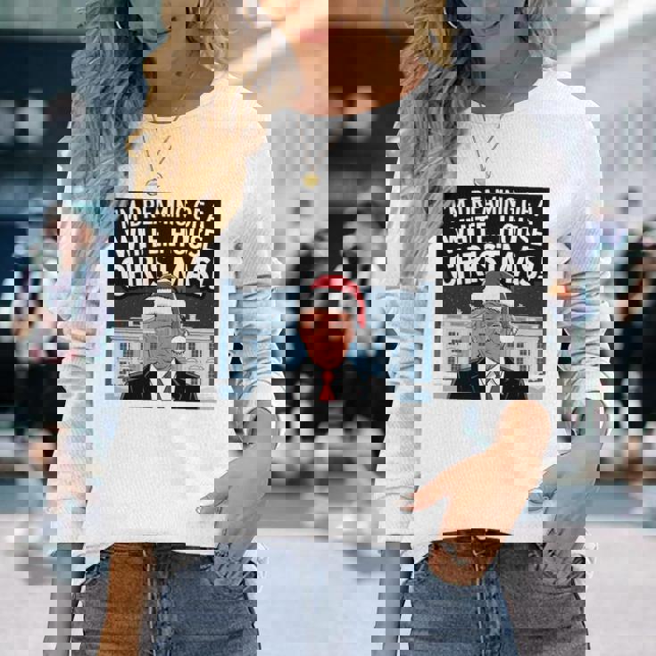 ホワイトハウスのクリスマス・トランプ・ファニー・ホリデーを夢見ている 長袖tシャツ 長袖Tシャツ 彼女への贈り物
