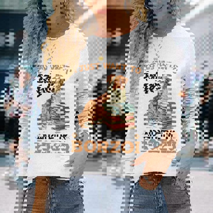 ボルゾイ・ドッグ・ブリード本を読んでボルゾイを撫でたいだけ 長袖Tシャツ 彼女への贈り物