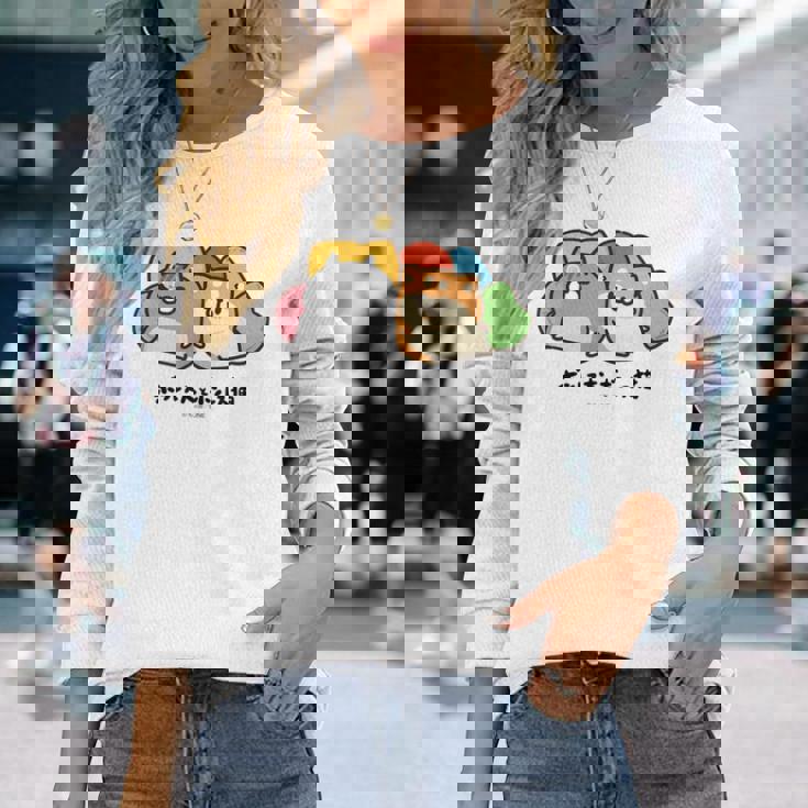 ボンレス犬とボンレス猫 のんびり 長袖Tシャツ 彼女への贈り物