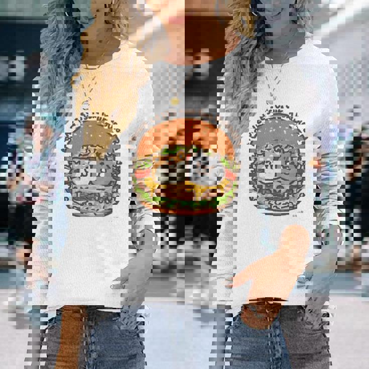 ボンレス犬とボンレス猫 ハンバーガー 長袖Tシャツ 彼女への贈り物