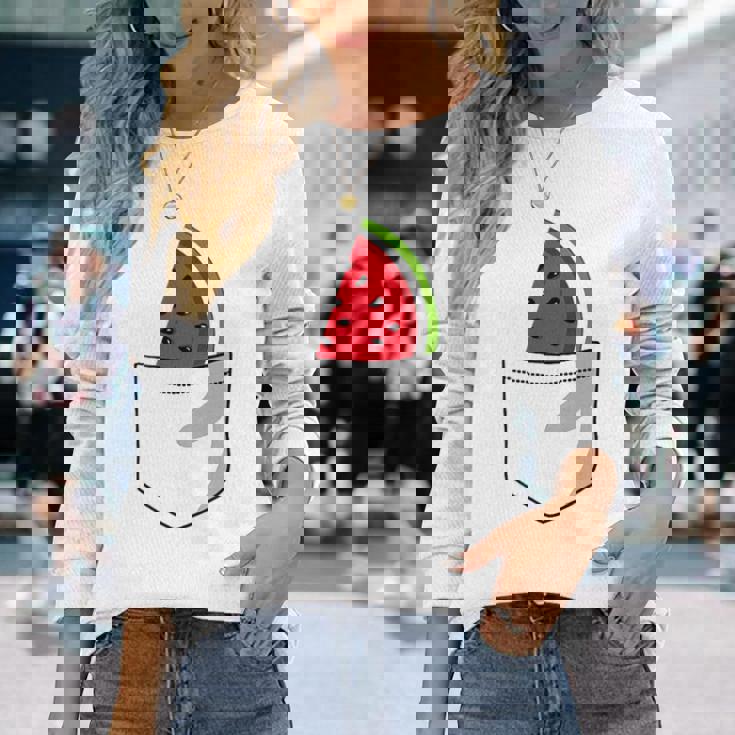 ポケットに入ったスイカのポケットプリントの面白いスイカ。 長袖Tシャツ 彼女への贈り物