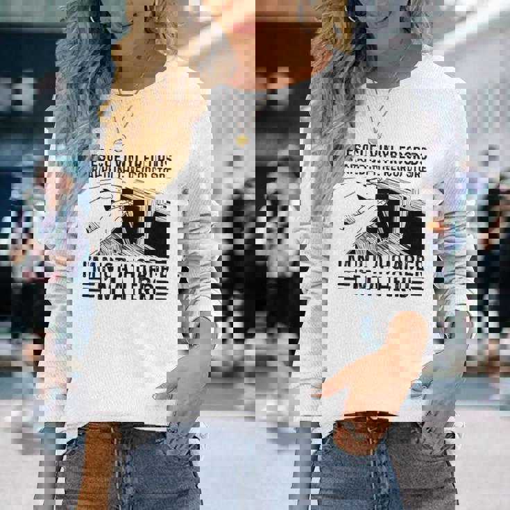 レコード屋に閉じ込められたビニールレコードを救出する 長袖Tシャツ 彼女への贈り物