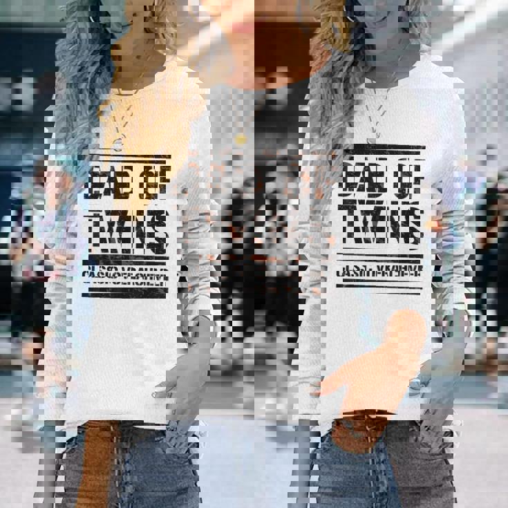 双子の父 父の日 双子のお父さん おもしろい 双子の父 長袖Tシャツ 彼女への贈り物