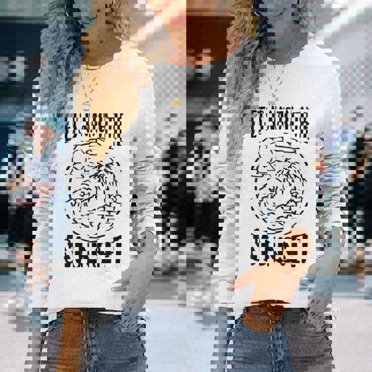 夕日を眺めてみよう 長袖Tシャツ 彼女への贈り物