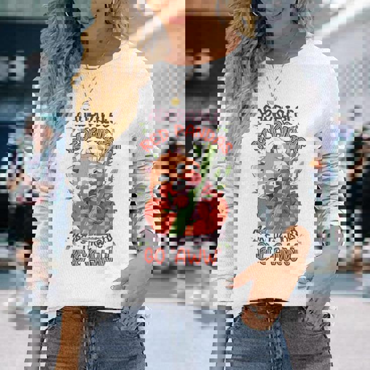 愛らしいレッサーパンダが世界を「Aww」にします。 長袖Tシャツ 彼女への贈り物