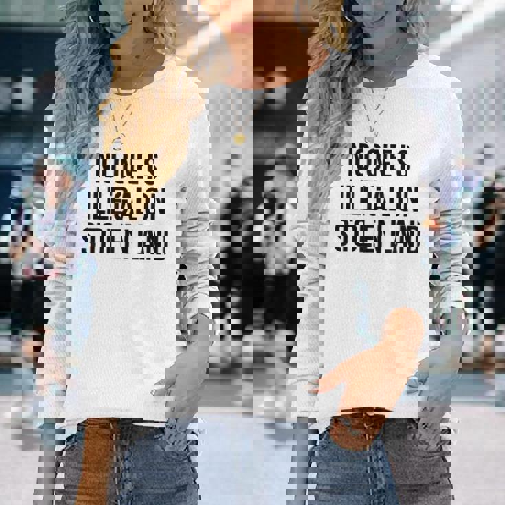 盗まれた土地では誰も違法ではない 長袖Tシャツ 彼女への贈り物