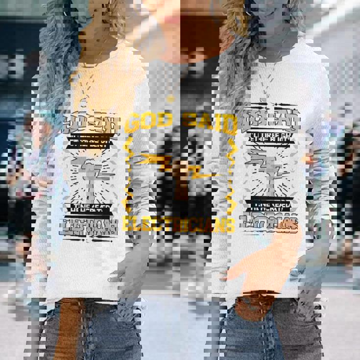 神は「光あれ」と言われてから、電気技師を創られた 長袖Tシャツ 彼女への贈り物