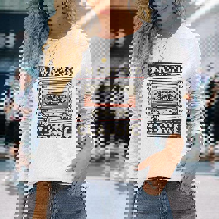 私は老けていない 私はクラシック 面白いレトロ テクニック 長袖Tシャツ 彼女への贈り物