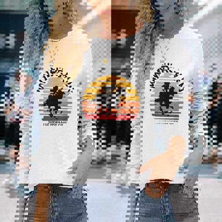 競馬ファンや馬好きの方にお勧め 勝者の走り オシャレな競馬イラスト 長袖Tシャツ 彼女への贈り物