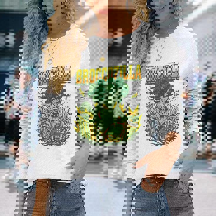 都市を攻撃する巨大なブロッコリーモンスター面白いブロッコリー 長袖Tシャツ 彼女への贈り物