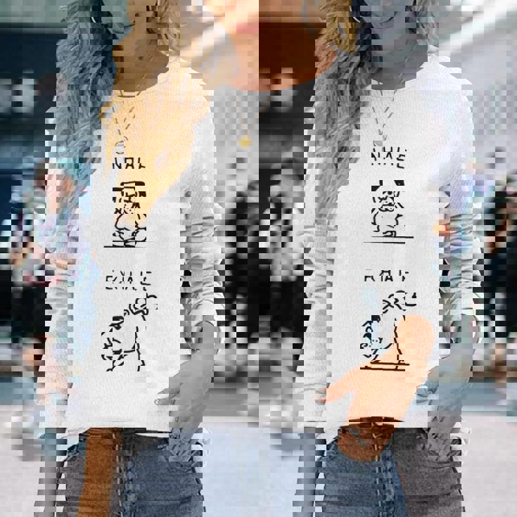 面白いtシャツ 面白いパグヨガのポーズ パグ好きなパグの飼い主さん 長袖Tシャツ 彼女への贈り物