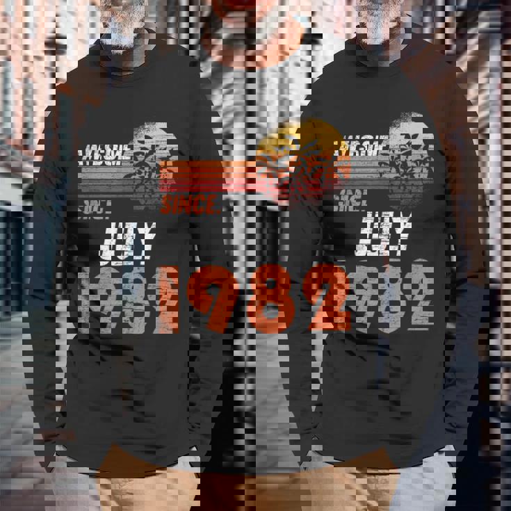 1982年7月から素晴らしい。男女の誕生日。 長袖Tシャツ 高齢者への贈り物